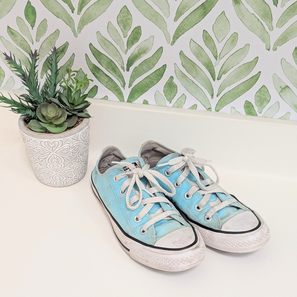 Baby Blue Converse Women's 6 Used * Sale Price Firm